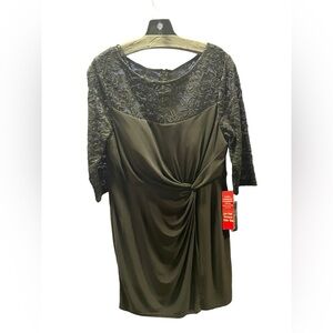 R &‎ M Richards Black Lace 3/4 length top with Black Solid Bottom